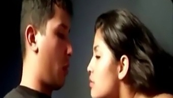 Một Bà Nội Trợ Ấn Độ Và Video Tình Dục Tự Làm Đam Mê Của Người Yêu.