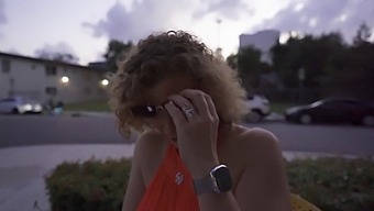 Lil D Sara Jay的大屁股被狠狠地骑着