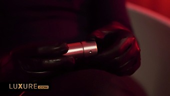 Lana Rhoades Thích Thú Với Việc Bị Đụ Đôi Mạnh Mẽ Trong Một Nhóm Swinger