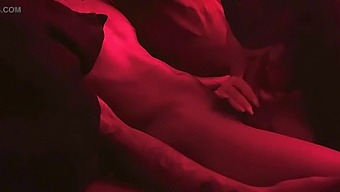 Người Phụ Nữ Thống Trị Trong Mặt Nạ Nhận Tinh Trùng Của Tôi