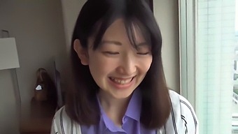 亚洲女人在露骨视频中性欲高涨