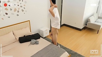 Cậu Em Họ Đang Cương Cứng, Được Chào Đón Bởi Cái Lồn Chặt Chẽ Của Tôi Từ Phía Sau